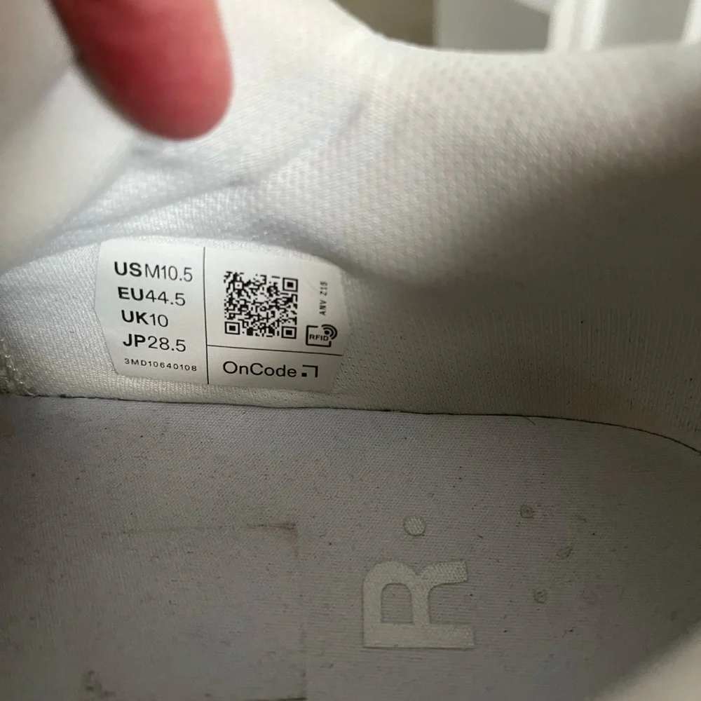 On Running  Men's Sneakers The Roger - Picture 7 of 9